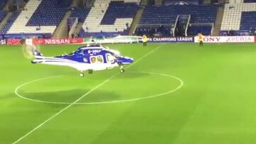 ¡El millonario dueño del Leicester se va del campo en helicóptero!
