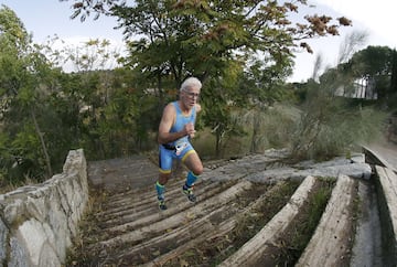 El segundo Du Cross de Aldea del Fresno fue una cita que pudieron disfrutar en la ma?ana del domingo m¨¢s de 160 participantes y que estuvo enmarcada en el fin de semana solidario que la localidad organiz¨® para recaudar fondos para la lucha contra el c¨¢nce