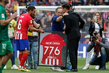 El Atlético de Madrid despidió con honores al Profe Ortega. El preparador físico uruguayo acompañó a Simeone durante las 12 temporadas que lleva el argentino en el banquillo rojiblanco.