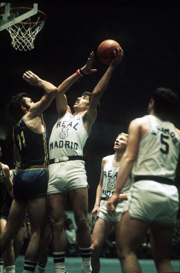 Llegó Szcerbiak y, tras vencer al Varese, el Madrid ganó la triple corona. Corbalán se consagró en la final.