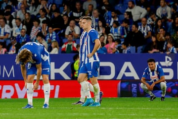 Krl, Pol Lozano y Omar escenifican la tristeza del Espanyol.