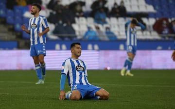 La afición del Deportivo no ha perdido de vista de un delantero que acabó contrato con el club blanquiazul el 30 de junio, pero acabó regresando a su disciplina al mes siguiente. Sin embargo, el resto puede que perdiera la pista de Miku Fedor (Caracas, 19/8/1985) tras su marcha del Rayo a la India y su posterior paso por Chipre. No obstante, el venezolano no ha dejado el fútbol, sino que sigue goleando en la Primera RFEF con la camiseta del Deportivo, con el que ha marcado seis goles en 13 partidos esta temporada.