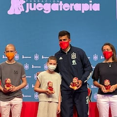 El Baby Pelón se enfuda La Roja para que los niños con cáncer sigan jugando mientras luchan