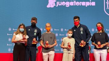 Rodri y Marcos Llorente en la presentaci&oacute;n del Baby Pel&oacute;n de La Roja