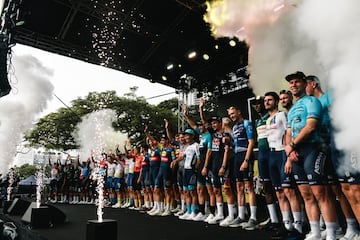 Nibali, junto al resto de estrellas en el Critérium de Singapur