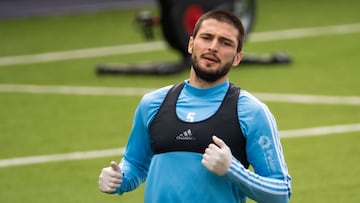 Okay Yokuslu, jugador del Celta de Vigo, durante una sesi&oacute;n de entrenamiento.