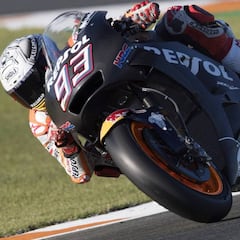 Márquez restituye el orden y lidera por delante de Pedrosa