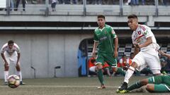 Mora brilla con un triplete y la U por fin encuentra el camino