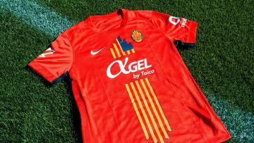 Camiseta conmemorativa del RCD Mallorca con motivo del Día de les Illes Balears.