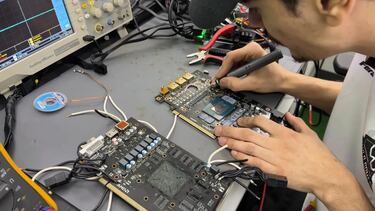 Logra revivir una RTX 5070 Ti con daños catastróficos de la forma más inesperada posible