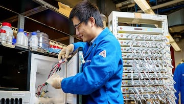 China deja de lado las baterías de litio y crea una de agua que supera en mucho los ciclos de carga de las actuales