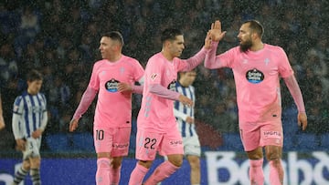 Iago Aspas, Hugo Sotelo y Borja Iglesias, tra el tanto anotado por el Celta contra la Real Sociedad en San Sebastián.