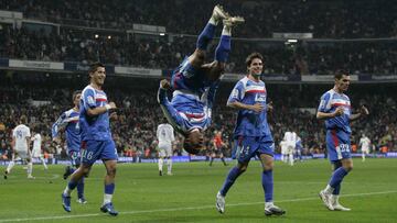 Uche celebr&oacute; el gol con una voltereta.