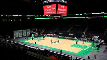 BOSTON, MASSACHUSETTS - JANUARY 10: A general view inside TD Garden on January 10, 2021 in Boston, Massachusetts. Following league protocol, tonight&#039;s game between the Boston Celtics and Miami Heat has been postponed after a Heat player came back with an inconclusive Covid test. NOTE TO USER: User expressly acknowledges and agrees that, by downloading and or using this photograph, User is consenting to the terms and conditions of the Getty Images License Agreement.   Maddie Meyer/Getty Images/AFP (Photo by Maddie Meyer/Getty Images)
 == FOR NEWSPAPERS, INTERNET, TELCOS &amp; TELEVISION USE ONLY ==