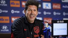 Simeone, en una rueda de prensa con el Atl&eacute;tico de Madrid.