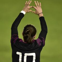 ¡Esto sí que ilusiona! El golazo entre Marcelo Flores y 'Santi' Giménez en la práctica del Tri