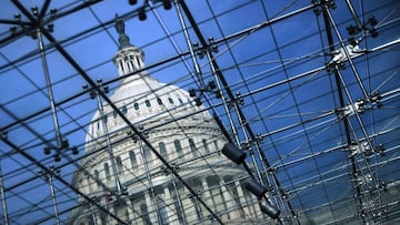 Democrats signal that they are giving up on extending $300 weekly federal unemployment boost as states move to end benefit before September cutoff date.