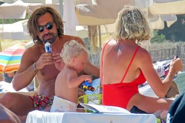 Pirlo y Valentina Baldini disfrutan de unos días de descanso junto a la familia en Ibiza.