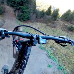 Así se destroza un bikepark con una bici eléctrica