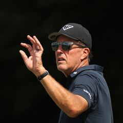 Phil Mickelson entierra el hacha de guerra con Rory McIlroy