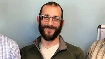 Imagen sin fecha de Alex Pretti, quien fue asesinado a tiros por agentes de inmigración estadounidenses cuando intentaban detenerlo en Minneapolis, Minnesota, EE. UU., obtenida por Reuters el 25 de enero de 2026.