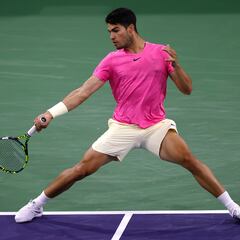 Alcaraz avanza sin desgaste por la retirada de Draper