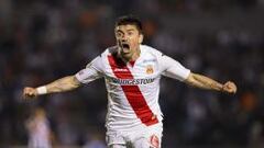 H&eacute;ctor Mancilla celebra un gol durante su paso por Morelia en el f&uacute;tbol mexicano. 