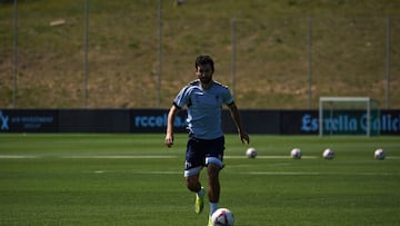 El futbolista estadounidense Luca de la Torre, durante un entrenamiento del Celta