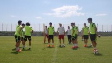 Buen humor en el entrenamiento de la Rojita tras pasar a cuartos