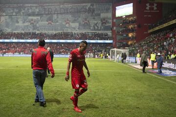 Toluca fue sin duda uno de los mejores de este Clausura 2018. Terminaron en primer lugar de la clasificación e impusieron un record de 9 victorias consecutivas, algo nunca antes visto en los torneos cortos. Sin embargo su rendimiento cayó en liguilla y terminaron perdiendo la final ante Santos Laguna. Esto se sumó al trauma de haber perdido también la final de Copa MX. De esta forma, los ‘Diablos’ se convirtieron en el segundo equipo en perder liga y copa en la final durante la misma temporada.
