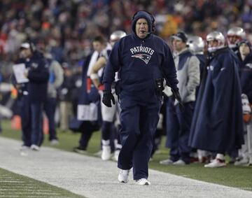 La defensa preparada por Belichick continuó amargando la noche a Osweiller y los suyos, sin apenas permitir yardasy primeros downs. haciendo que su equipo tuviera dominada además la batalla posicional.