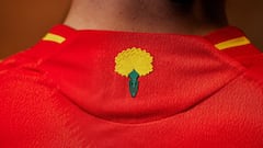 El motivo por el que la nueva camiseta de España tiene una flor amarilla en la espalda