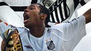 <b>RECOMPENSA.</B> La gran temporada de Robinho puede verse recompensada con su elección como mejor jugador de América.