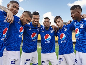 As&iacute; es la nueva camiseta titular de Millonarios para este segundo semestre de 2021. El equipo bogotano la estrenar&aacute; ante Atl&eacute;tico Nacional en la Florida Cup