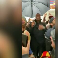 Barcelona: Euphoric former star Kluivert celebrates Clásico win