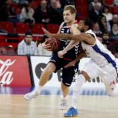 Causeur y Bourousis arrollan a un pobre UCAM Murcia