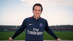 Paris Saint-Germain&#039;s Spanish coach Unai Emery poses during a photo session in Saint-Germain-en-Laye, western Paris, on January 3, 2018. / AFP PHOTO / Bertrand GUAY