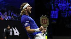 El tenista griego Stefanos Tsitsipas celebra un punto durante su partido ante Frances Tiafoe en la Laver Cup.