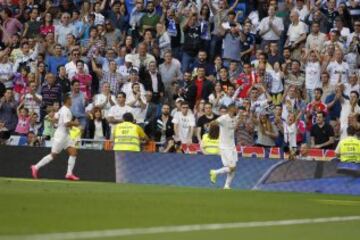 Benzema celebra el único gol del partido.