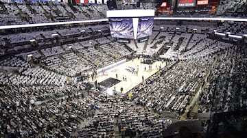 Emocionante fiesta de retirada del mítico '21' de Tim Duncan en San Antonio. Nadie más llevará el número del mejor jugador de la historia de los Spurs y una leyenda inigualable de la NBA.