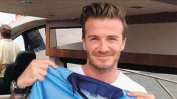 Beckham posa con la camiseta de Bolívar.