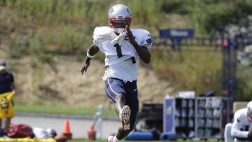 Tras el conflicto entre Brown y la NFL por la prohibición del casco que empleó el WR desde 2010, Xenith se unió con el actual jugador de Patriots.