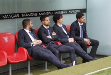 Los jugadores en el banquillo del Atlético.
