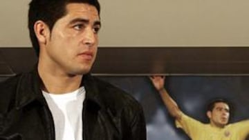 <b>LEJOS DEL VILLARREAL.</b> El argentino sigue deshojando la margarita para marcharse del club castellonense.