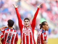 AME4034. GUADALAJARA (MÉXICO), 14/03/2026.- Armando González de Guadalajara celebra un gol este sábado, durante un partido de la Liga MX entre Guadalajara y Santos en el estadio Akron, en Guadalajara (México). EFE/ Francisco Guasco