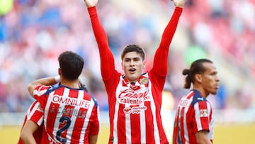 AME4034. GUADALAJARA (MÉXICO), 14/03/2026.- Armando González de Guadalajara celebra un gol este sábado, durante un partido de la Liga MX entre Guadalajara y Santos en el estadio Akron, en Guadalajara (México). EFE/ Francisco Guasco