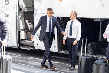 Mbappé, a su llegada al hotel.