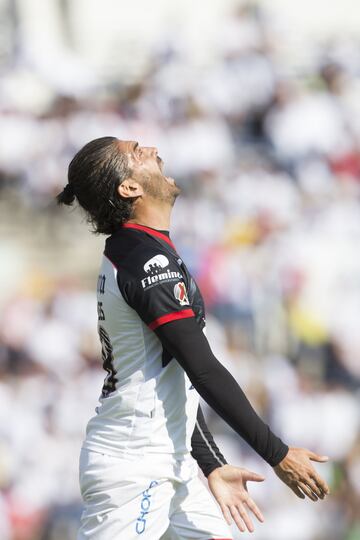 Torneo Apertura 2002 con Monarcas Morelia.
Torneo Clausura 2003 con Monarcas Morelia.
Torneo Apertura 2006 con Toluca.
Torneo Bicentenario 2010 con Santos Laguna.
Torneo Apertura 2010 con Santos Laguna.
Torneo Apertura 2011 con Santos Laguna.