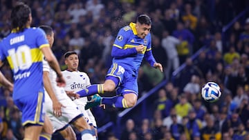 AME9348. BUENOS AIRES (ARGENTINA), 09/08/2023.- Miguel Merentiel de Boca marca un gol hoy, en un partido de los octavos de final de la Copa Libertadores entre Boca Juniors y Club Nacional en el estadio La Bombonera en Buenos Aires (Argentina). EFE/ Juan Ignacio Roncoroni
