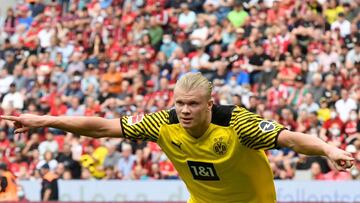 Dortmund&#039;s Norwegian forward Erling Braut Haaland celebrates the 0-1 during the German first division Bundesliga football match between Bayer 04 Leverkusen and Borussia Dortmund in Leverkusen, western Germany, on September 11, 2021. (Photo by Roberto